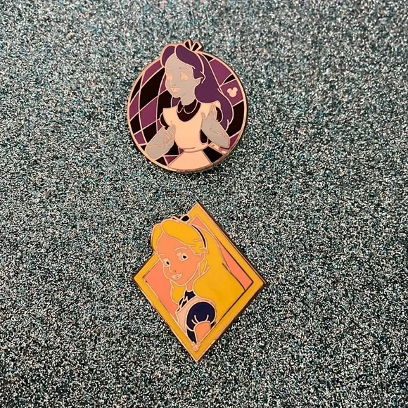 Alice in Wonderland Disney pins Bundle - Picture 2 of 5